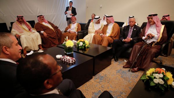 Arab foreign ministers talk informally in a lounge of the conference center before a formal meeting of Arab foreign ministers, in Sharm el-Sheikh, South Sinai, Egypt Arab foreign ministers talk informally in a lounge of the conference center before a formal meeting of Arab foreign ministers, in Sharm el-Sheikh, South Sinai, Egypt - Sputnik International