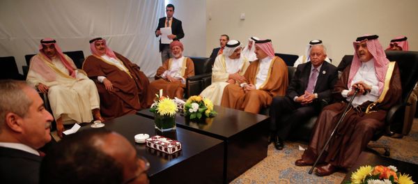 Arab foreign ministers talk informally in a lounge of the conference center before a formal meeting of Arab foreign ministers, in Sharm el-Sheikh, South Sinai, Egypt Arab foreign ministers talk informally in a lounge of the conference center before a formal meeting of Arab foreign ministers, in Sharm el-Sheikh, South Sinai, Egypt - Sputnik International