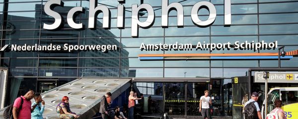 The main entrance of Schiphol airport in Amsterdam, Thursday, July 17, 2014 - Sputnik International