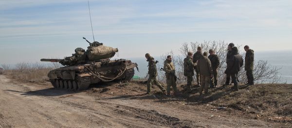 Ukraine government forces stand by a tank on a front line position east of the Sea of Azov port city, Mariupol, Ukraine Ukraine government forces stand by a tank on a front line position east of the Sea of Azov port city, Mariupol, Ukraine - Sputnik International