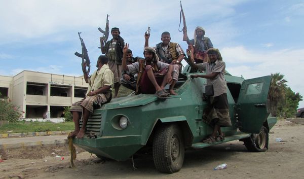 Militiamen loyal to President Abed Rabbo Mansour Hadi ride on an army vehicle on a street in Aden, Yemen Militiamen loyal to President Abed Rabbo Mansour Hadi ride on an army vehicle on a street in Aden, Yemen - Sputnik International