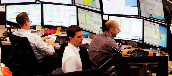 Traders watch their screens when the German stock index DAX reached its highest level in history with more than 12 000 points in Frankfurt, Germany, Monday, March 16, 2015 - Sputnik International