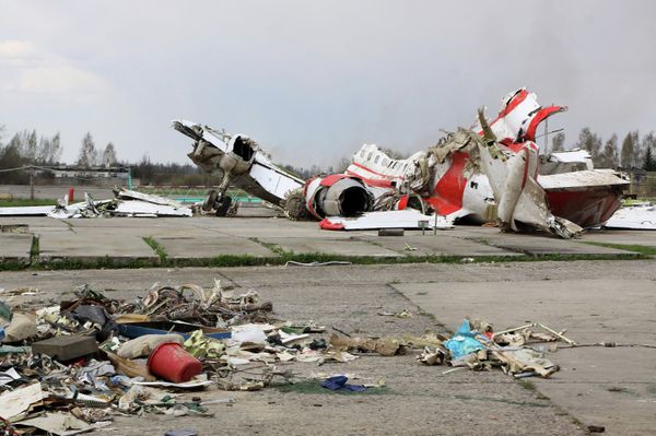 Polish President Lech Kaczynski's Tu-154 aircraft debris at Smolensk airfield's secured area Polish President Lech Kaczynski's Tu-154 aircraft debris at Smolensk airfield's secured area - Sputnik International