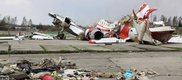 Polish President Lech Kaczynski's Tu-154 aircraft debris at Smolensk airfield's secured area - Sputnik International