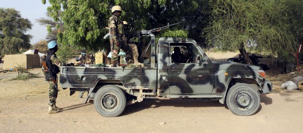 Nigerien soldiers hold positions at the border with Nigeria in Diffa, Niger Nigerien soldiers hold positions at the border with Nigeria in Diffa, Niger - Sputnik International