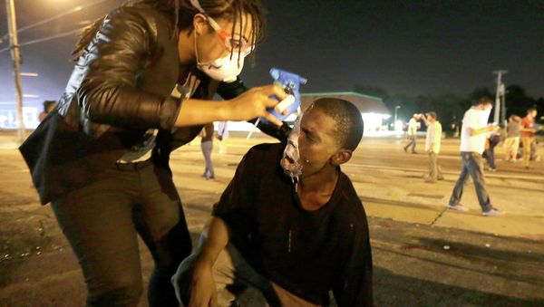 Police in Missouri will restrict their use of teargas and other chemical agents, as part of the settlement of a federal lawsuit with six Ferguson protesters. - Sputnik International