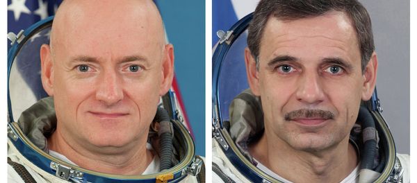 NASA astronaut Scott Kelly, left, and Russian cosmonaut Mikhail Kornienko - Sputnik International