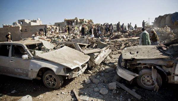 People search for survivors under the rubble of houses destroyed by Saudi airstrikes near Sanaa Airport, Yemen, Thursday, March 26, 2015 People search for survivors under the rubble of houses destroyed by Saudi airstrikes near Sanaa Airport, Yemen, Thursday, March 26, 2015 - Sputnik International
