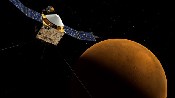 This artist's concept shows the MAVEN spacecraft orbiting Mars. - Sputnik International