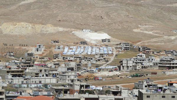 A general view shows a makeshift settlement for Syrian refugees (C, rear) on the outskirts of Arsal March - Sputnik International