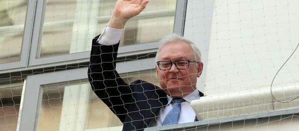 Russian Deputy Foreign Minister Sergei Ryabkov waves from the balcony of Palais Coburg where closed-door nuclear talks with Iran take place in Vienna, Austria, Sunday, Nov.23, 2014 - Sputnik International