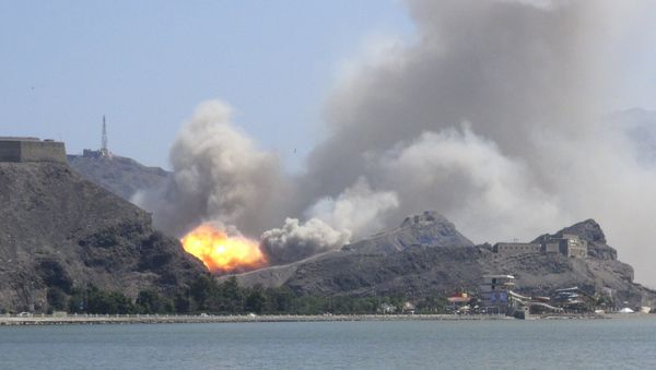 An arms depot explodes at the Jabal Hadeed military compound in Yemen's southern port city of Aden March 28, 2015 An arms depot explodes at the Jabal Hadeed military compound in Yemen's southern port city of Aden March 28, 2015 - Sputnik International