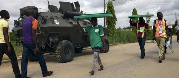 Officials of the Independent National Electoral Commission move electoral materials to the polling booths in Otuoke, Bayelsa State March 28, 2015 Officials of the Independent National Electoral Commission move electoral materials to the polling booths in Otuoke, Bayelsa State March 28, 2015 - Sputnik International