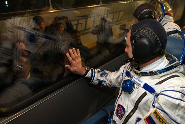 Soyuz Spacecraft Lifts Off With Historic ISS Expedition Aboard - Sputnik International