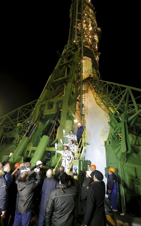 Soyuz Spacecraft Lifts Off With Historic ISS Expedition Aboard - Sputnik International