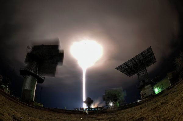 Soyuz Spacecraft Lifts Off With Historic ISS Expedition Aboard - Sputnik International