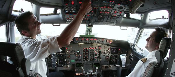 Europe Airpost Boeing B737-300 QC pilot (L) and co-pilot (R) make their pre flight check routine at Paris Roissy airport 21 March 2007 - Sputnik International