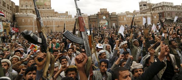 Shi'ite Muslim rebels hold up their weapons during a rally against air strikes in Sanaa Shi'ite Muslim rebels hold up their weapons during a rally against air strikes in Sanaa - Sputnik International