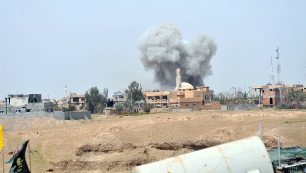 Smoke rises during clashes between Islamic state militants and the Iraqi army in Tikrit March 28, 2015 Smoke rises during clashes between Islamic state militants and the Iraqi army in Tikrit March 28, 2015 - Sputnik International