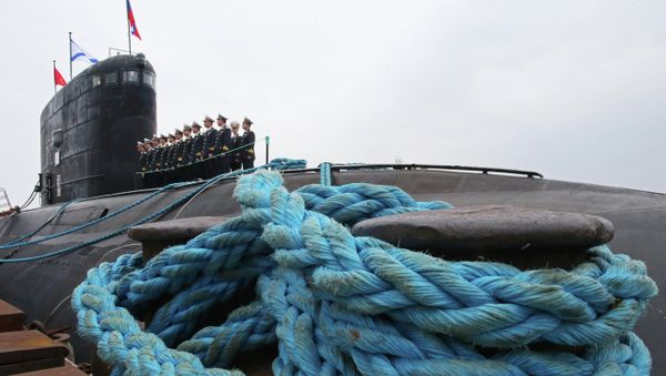 The Varshavianka-class diesel-electric submarine built for the Vietnamese Navy at the shipyard in Svetly. - Sputnik International