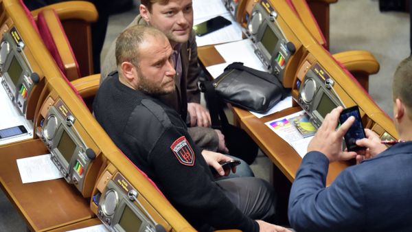 Ukrainian far-right Pravy Sektor (Right Sector) Dmytro Yarosh (C) poses for a picture during the opening of new parliamentary session in Kiev on November 27, 2014 Ukrainian far-right Pravy Sektor (Right Sector) Dmytro Yarosh (C) poses for a picture during the opening of new parliamentary session in Kiev on November 27, 2014 - Sputnik International