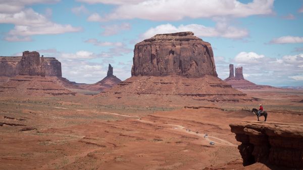 A Navajo man on a horse poses for tourists in front of the Merrick Butte in Monument Valley Navajo Tribal park, Utah, on May 12, 2014 - Sputnik International