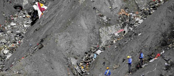 French gendarmes and investigators work amongst the debris of the Airbus A320 at the site of the crash, near Seyne-les-Alpes, French Alps March 26, 2015 - Sputnik International