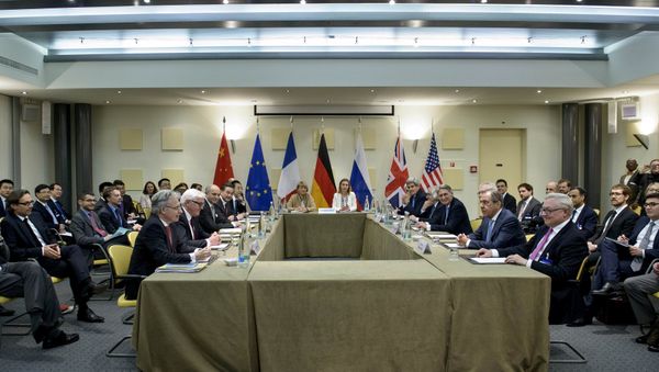 Officials from the P5+1 and the European Union wait for a meeting at the Beau Rivage Palace Hotel in Lausanne, Switzerland March 29, 2015 Officials from the P5+1 and the European Union wait for a meeting at the Beau Rivage Palace Hotel in Lausanne, Switzerland March 29, 2015 - Sputnik International