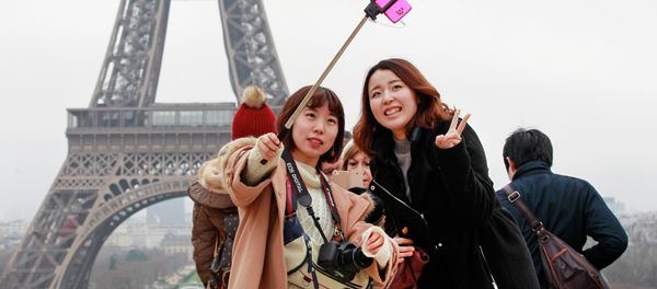 Tourists use a selfie stick on the Trocadero Square, with the Eiffel Tower in background, in Paris Tourists use a selfie stick on the Trocadero Square, with the Eiffel Tower in background, in Paris - Sputnik International