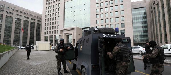 Members of special security forces stand outside the main courthouse in Istanbul, Turkey, Tuesday, March 31, 2015. Members of special security forces stand outside the main courthouse in Istanbul, Turkey, Tuesday, March 31, 2015. - Sputnik International