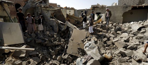 The rubble of houses destroyed by an air strike near Sanaa Airport - Sputnik International