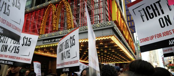 People participate in rally in front of a McDonalds - Sputnik International