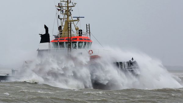 Waves crash against a towboat during heavy winds on the river Elbe near Brunsbuettel, northern Germany - Sputnik International