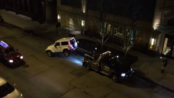 Off the Hook! Savvy Driver Escapes Tow Truck - Sputnik International