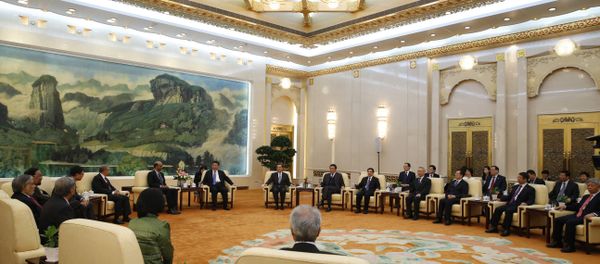 Chinese President Xi Jinping meets with guests of the Asian Infrastructure Investment Bank at the Great Hall of the People in Beijing - Sputnik International