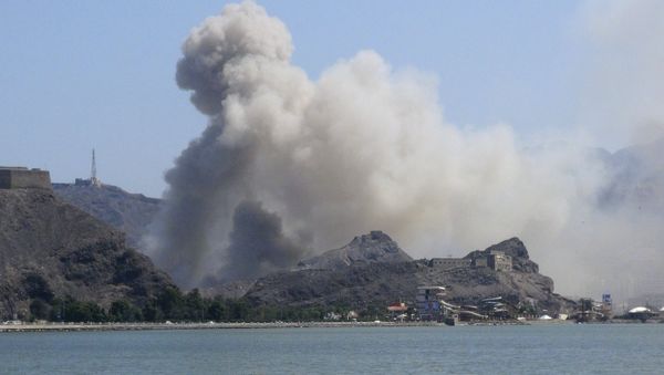 Smoke rises from an arms depot at the Jabal Hadeed military compound in Yemen's southern port city of Aden Smoke rises from an arms depot at the Jabal Hadeed military compound in Yemen's southern port city of Aden - Sputnik International