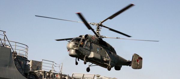 Anti-submarine helicopter Ka-27 hovering over the Guards' missile cruiser Varyag - Sputnik International
