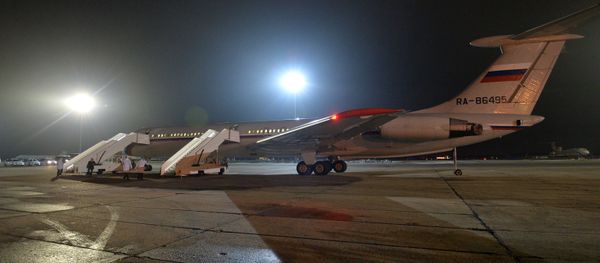 Russian plane evacuating people from Yemen at Chkalovsky Airport Russian plane evacuating people from Yemen at Chkalovsky Airport - Sputnik International
