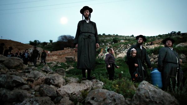 Ultra-Orthodox Jews leave the site after collecting water from a mountain spring near Jerusalem to be used in baking unleavened bread, known as Matzoth, during the Maim Shelanu (Rested Water) ceremony on April 2, 2015. Ultra-Orthodox Jews leave the site after collecting water from a mountain spring near Jerusalem to be used in baking unleavened bread, known as Matzoth, during the Maim Shelanu (Rested Water) ceremony on April 2, 2015. - Sputnik International