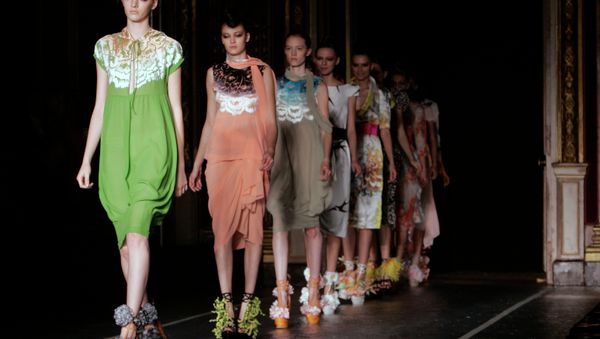 Models take to the runway after the presentation of Junko Shimada's Spring-Summer 2008 ready-to-wear fashion collection in Paris. - Sputnik International