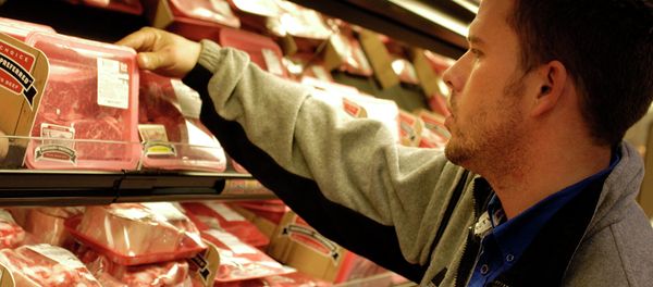 A Missouri bill would ban people from using food stamps to purchase certain foods, including steak. - Sputnik International