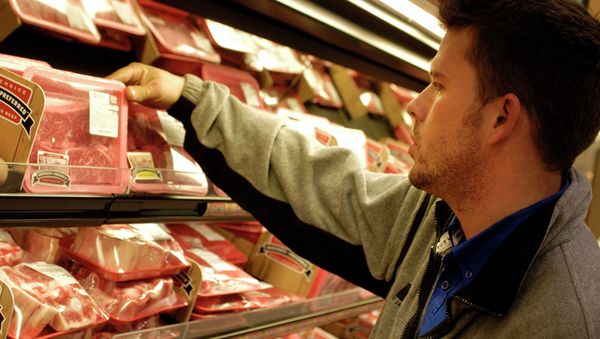 A Missouri bill would ban people from using food stamps to purchase certain foods, including steak. - Sputnik International