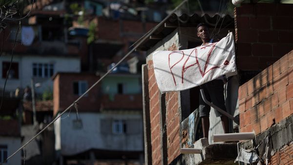 Police fired tear gas to disperse Rio de Janeiro favela residents Friday amid protests over the shooting death of a 10-year-old boy at the hands of officers, who claim a drug dealer shootout was to blame. - Sputnik International