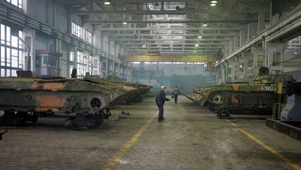 Employees work on armoured vehicles at an armor repair plant on September 23, 2014 in Zhytomyr, some 150kms west of Kiev - Sputnik International