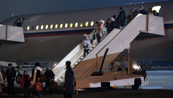 Russians evacuated from Yemen land in Moscow Region Russians evacuated from Yemen land in Moscow Region - Sputnik International