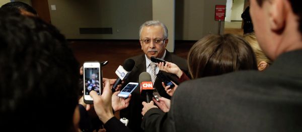 Saudi Arabia Ambassador to the United Nations Abdallah Y. Al-Mouallimi, center, speaks to reporters outside a Security Council consultation Saturday, April 4, 2015, at the United Nations headquarters - Sputnik International