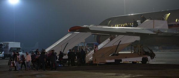 Самолет, эвакуировавший россиян из Йемена, приземлился в Подмосковье Самолет, эвакуировавший россиян из Йемена, приземлился в Подмосковье - Sputnik International