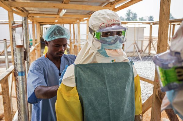 In this photo taken on Monday, March 2, 2015, a health care worker prepares a colleague's virus protective gear before entering a high risk zone at an Ebola virus clinic operated by the International Medical Corps in Makeni, Sierra Leone In this photo taken on Monday, March 2, 2015, a health care worker prepares a colleague's virus protective gear before entering a high risk zone at an Ebola virus clinic operated by the International Medical Corps in Makeni, Sierra Leone - Sputnik International