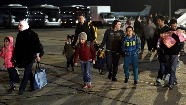 Russians evacuated from Yemen land in Moscow Region Russians evacuated from Yemen land in Moscow Region - Sputnik International