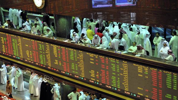 Kuwaiti traders follow the market's movement at the Stock Exchange in Kuwait City on September 16,2013 Kuwaiti traders follow the market's movement at the Stock Exchange in Kuwait City on September 16,2013 - Sputnik International